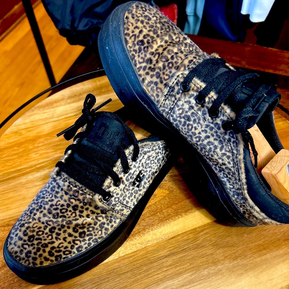 Women’s size 7.5 dc platforms